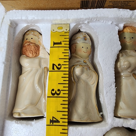Nativity Scene with Wood Base Glazed Ceramic 10-Pc Set Christmas Kirkland's NEW - Picture 6 of 11